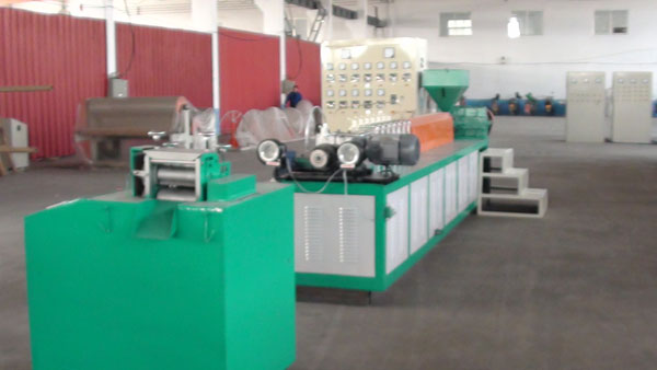 龍口網(wǎng)套機(jī)，蔬菜網(wǎng)套機(jī)，發(fā)泡布機(jī)，蛋托機(jī),珍珠棉機(jī)