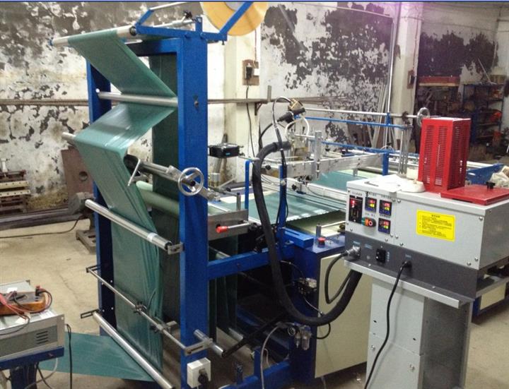 泉州宏偉包裝機械公司提供性價比最好的制袋機