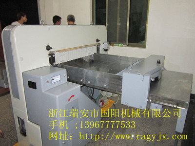 780電腦切紙機10