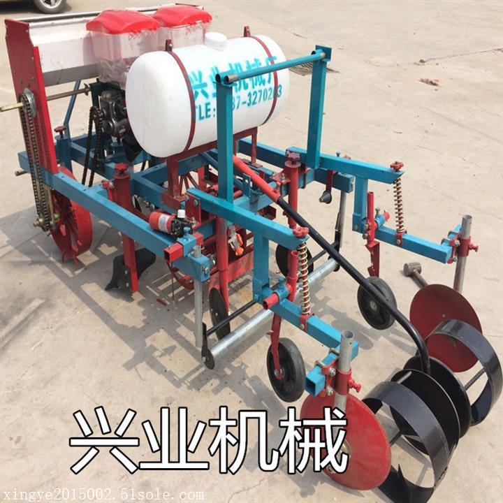 農業(yè)種植覆膜機 多功能播種機 噴藥玉米覆膜機