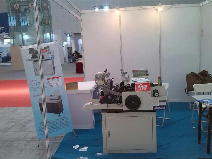 供應貴賓卡自動燙金機