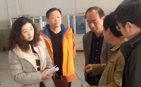 印刷新聞，印刷檢查現場