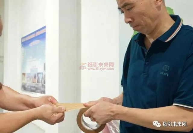 在日照華泰，紙制的膠帶能“拔河”2